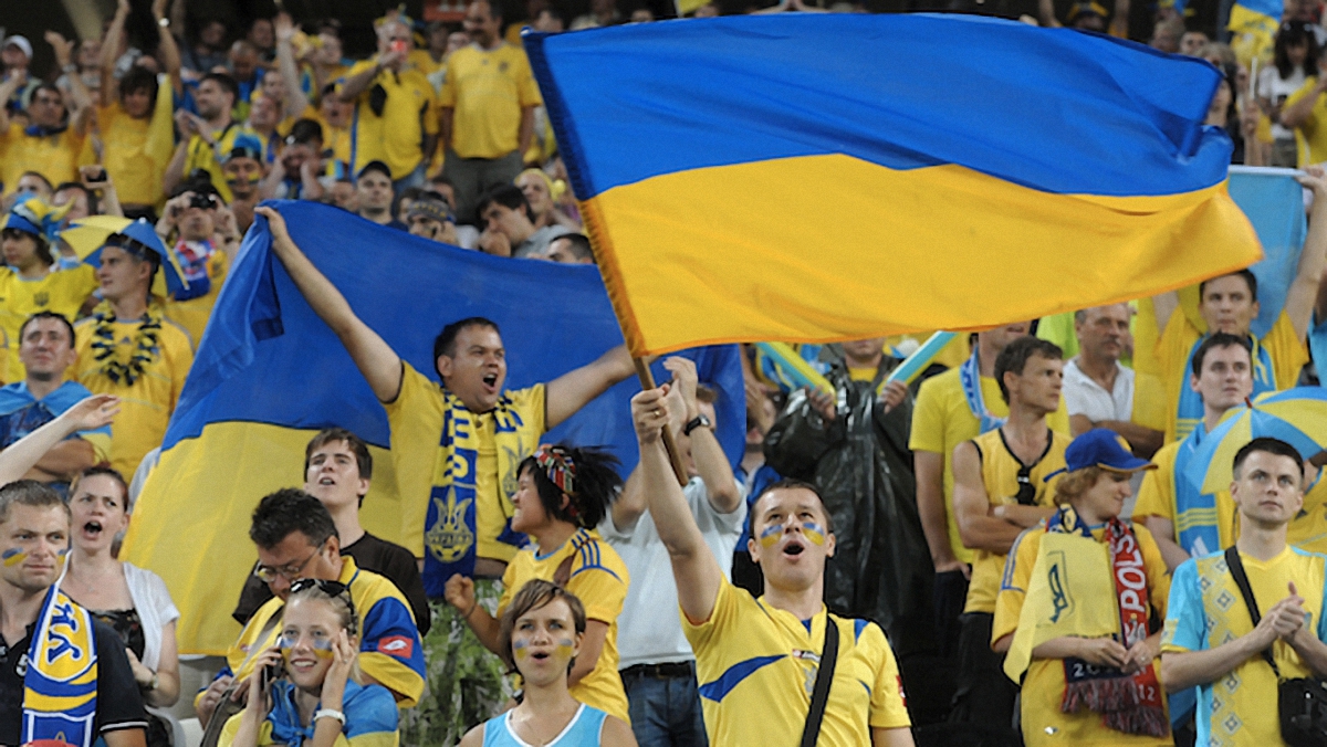 УЕФА оштрафовал Украину и Чехию из-за поведения болельщиков на одном из матчей - фото 1