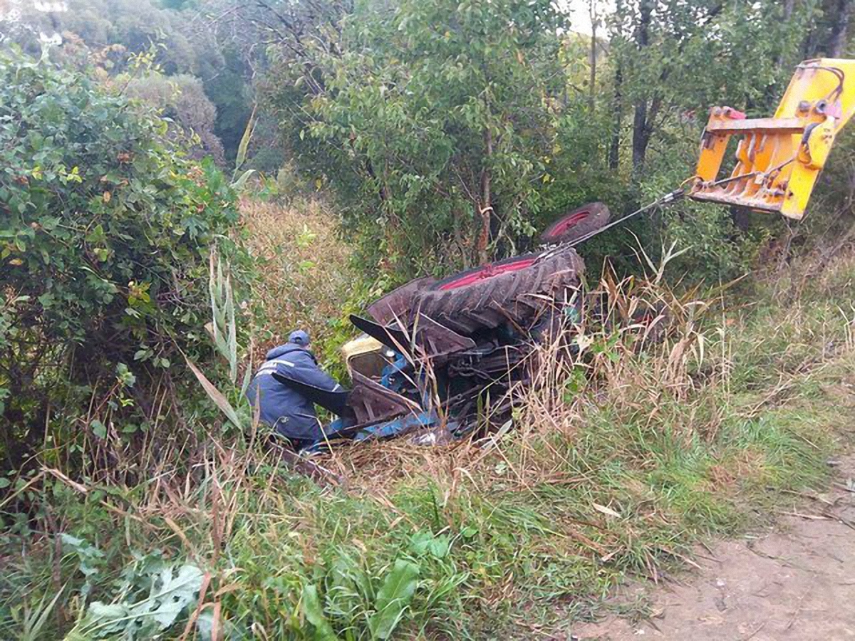 В Кировоградской области трактор упал в кювет - погиб водитель - фото 1