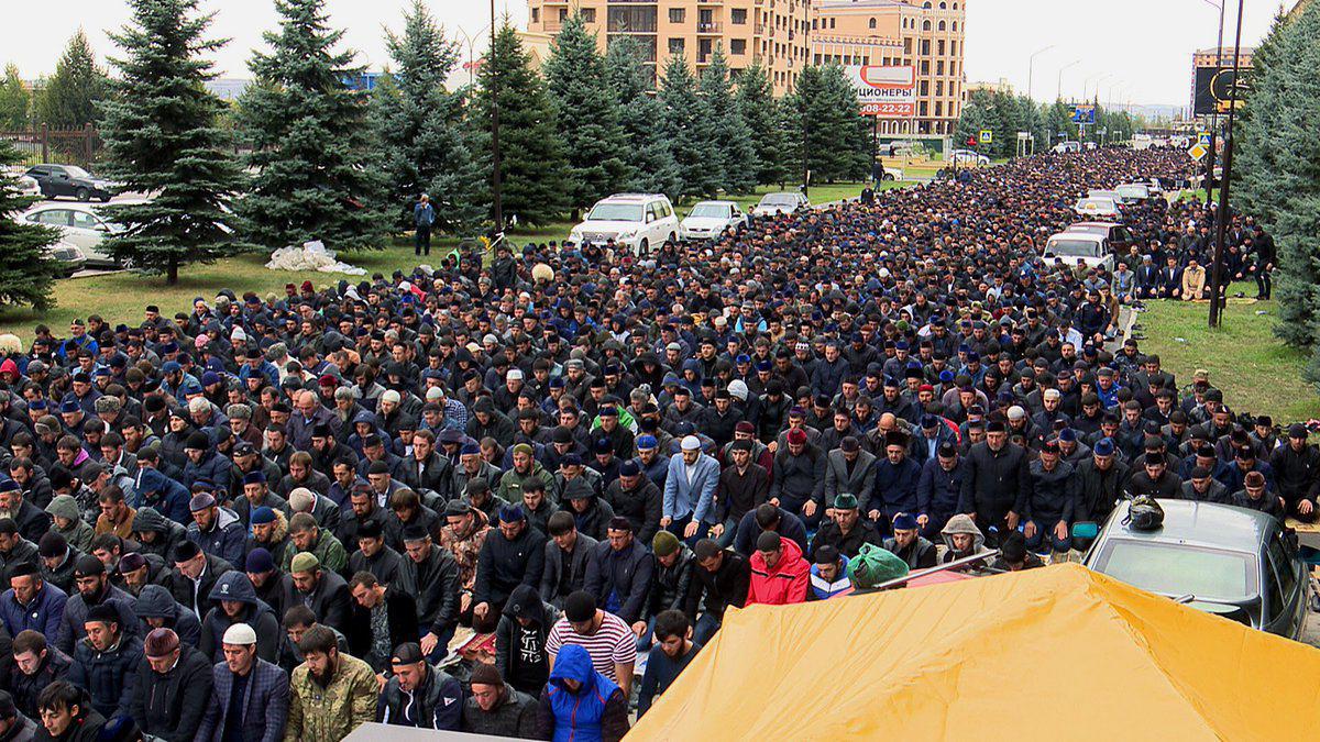 Протестующие ингуши в Магасе, центральные каналы РФ написали, что их десятки - фото 1