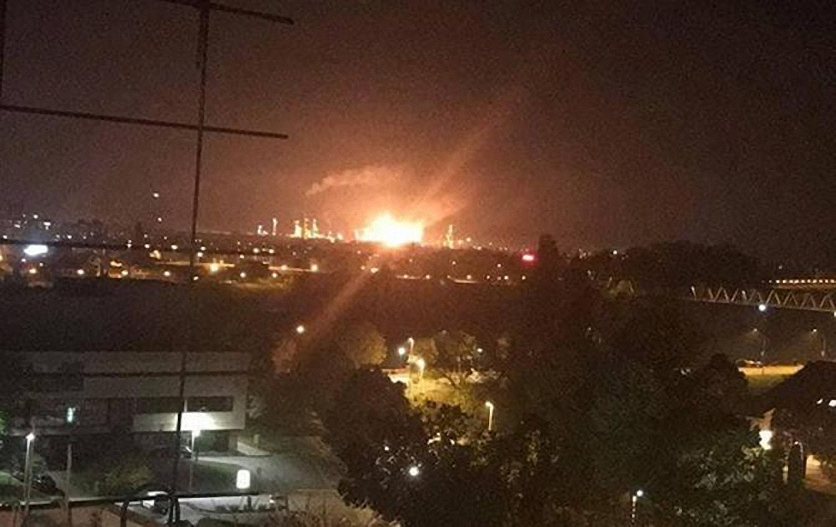 Боснийцы наслаждались зрелищем полыхающего российского завода - фото 1