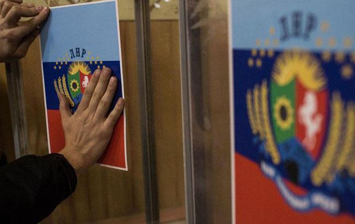 В результате взрыва в детском саду в "ЛНР" пострадала женщина - фото 1