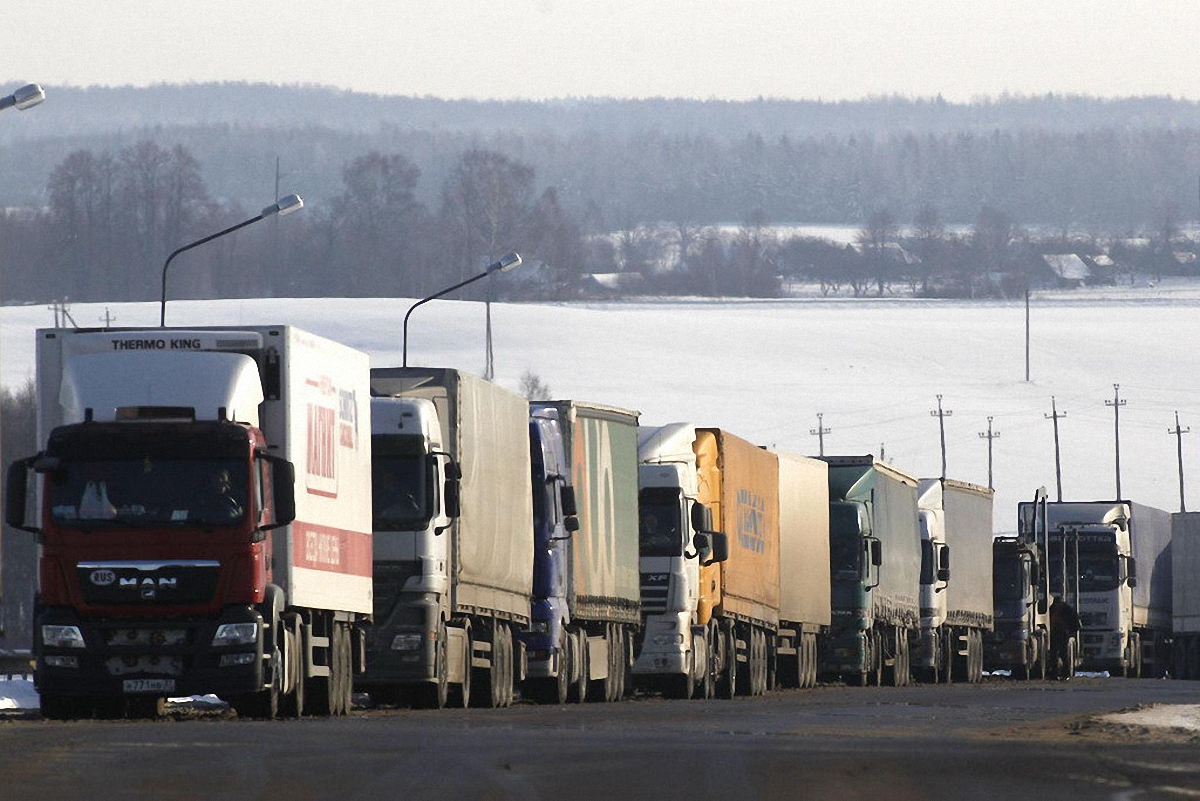 Сотни грузовиков с товаром не могут покинуть территорию Украины - фото 1