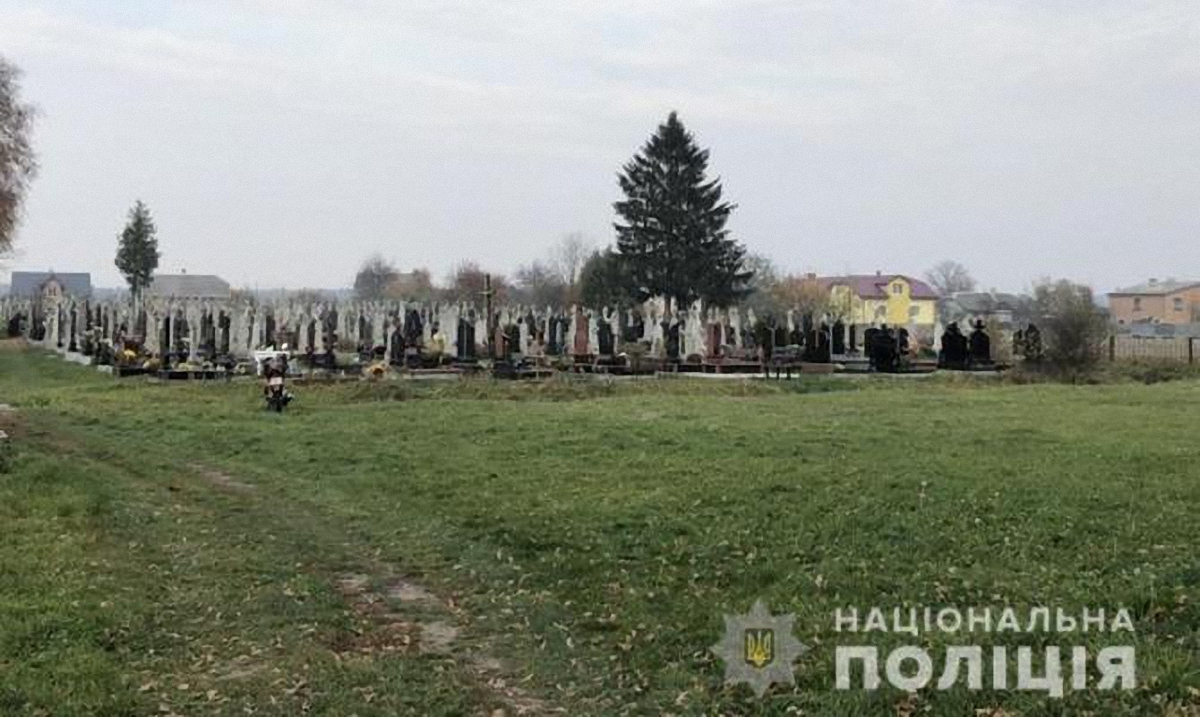 Тело девочки нашли на сельском кладбище - фото 1
