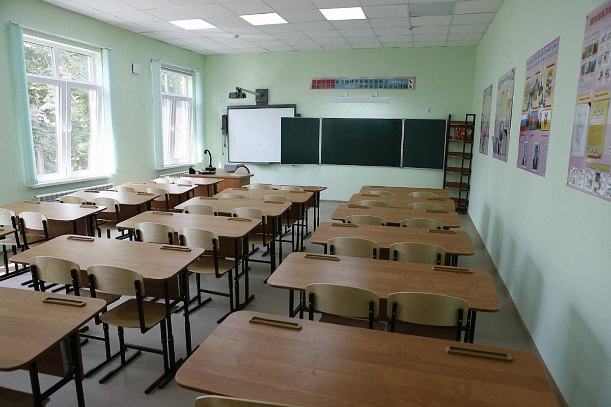 Школьнице на Закарпатье подбросили таблетку виагры в напиток - фото 1