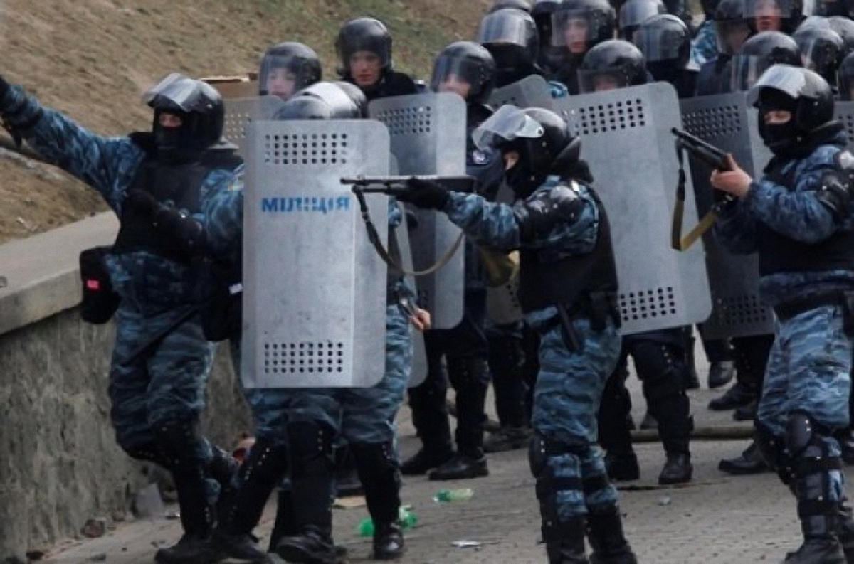 Адвокат бывших "беркутовцев" считает активистов Майдана "боевиками" - фото 1