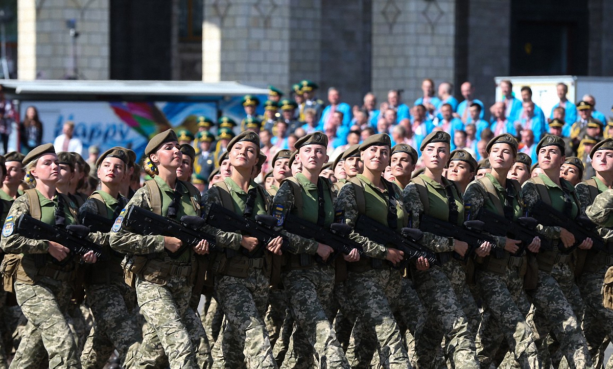 В Украине вступил в силу закон о равных правах женщин и мужчин в армии - фото 1
