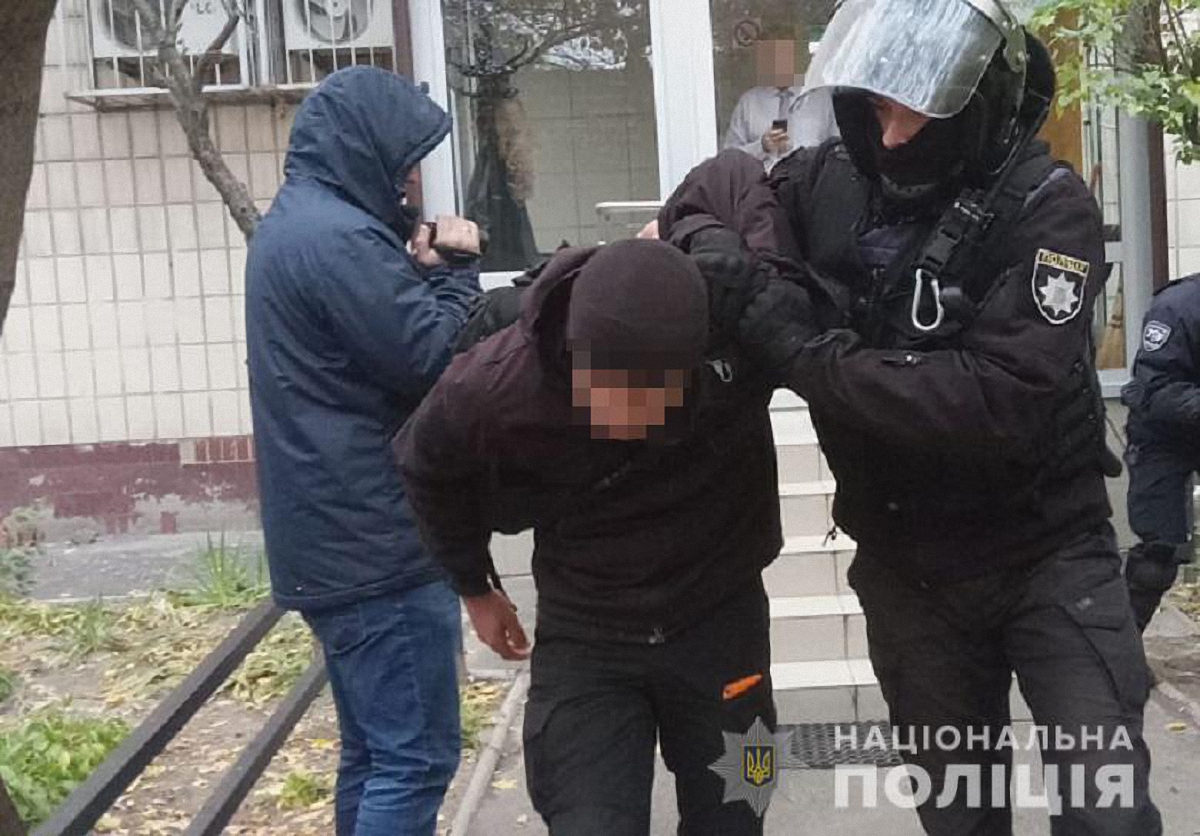Полицейские задержали 40 вооруженных молодчиков - фото 1