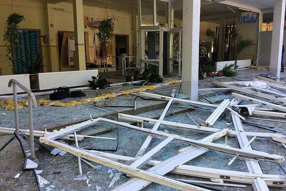 10 пострадавших в ходе теракта остаются в больницах Крыма - фото 1