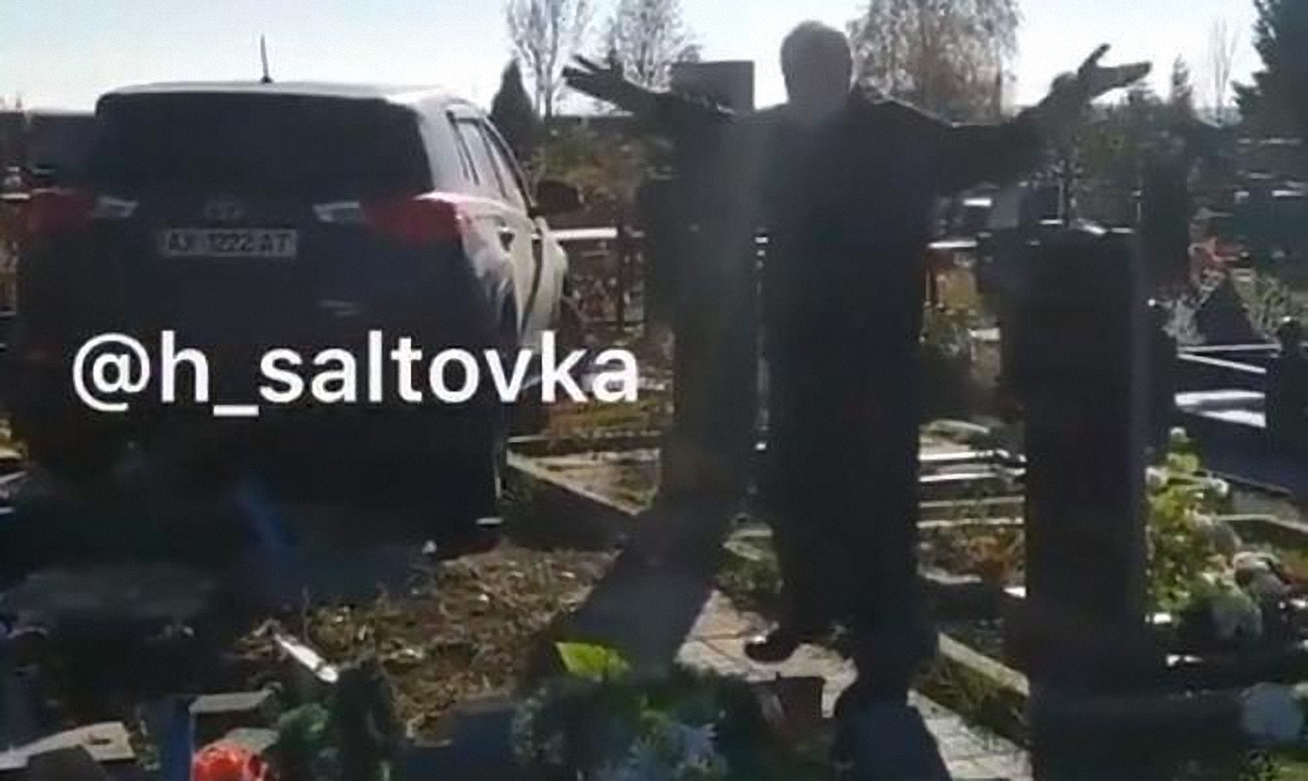 Харьковский священник разнес несколько могил - фото 1