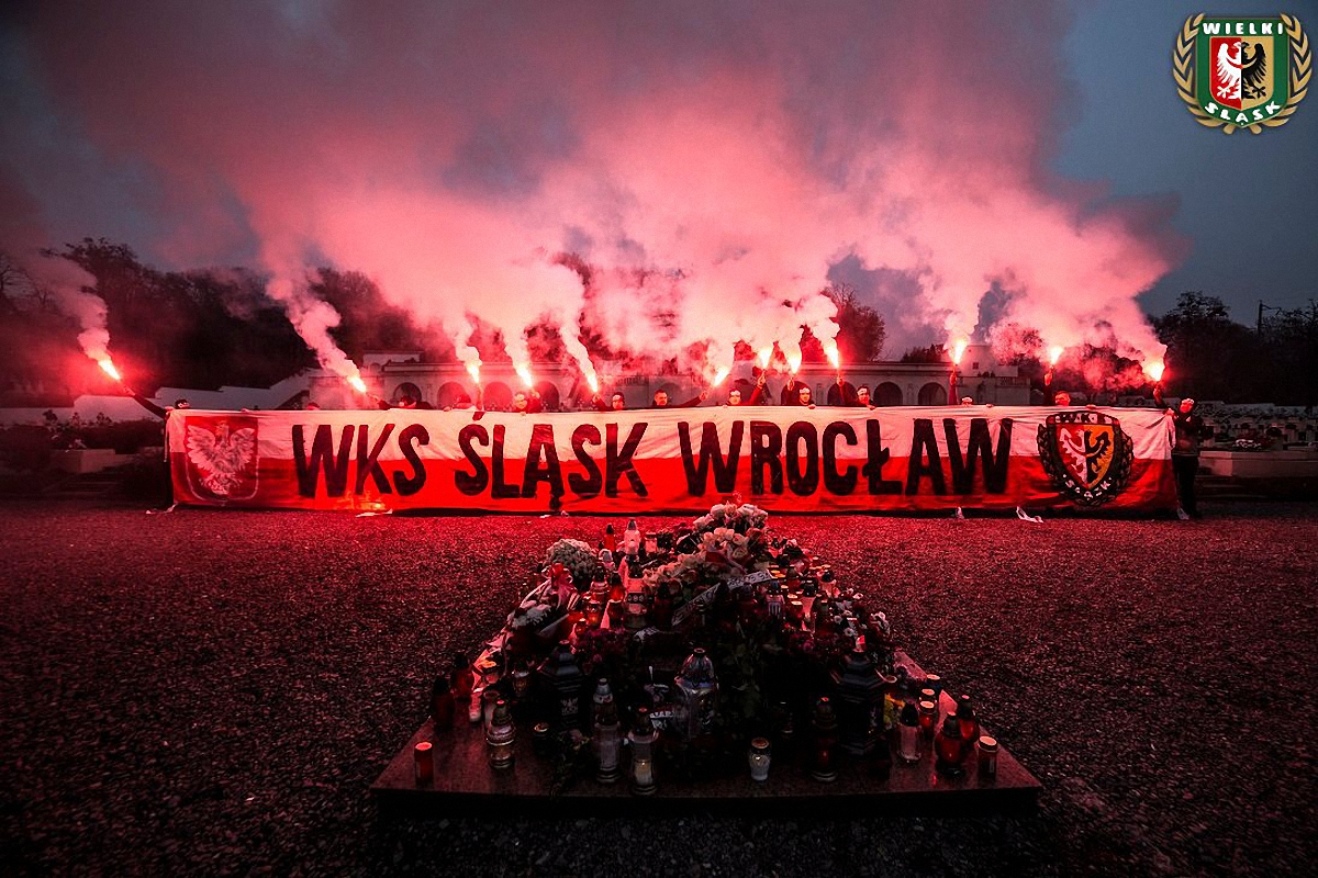 Польские ульстрас  во Львове отметили 100-летие борьбы поляков против ЗУНР - фото 1