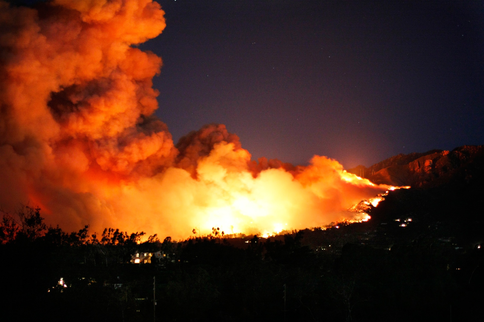 Пожары в Калифорнии: около сотни погибших и тысячи пропавших без вести - фото 1