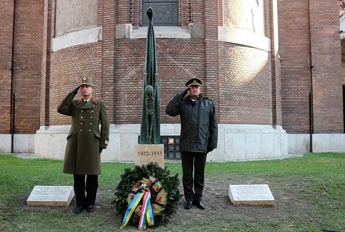 В Венгрии открыли памятник жертвам Голодомора в Украине - фото 1