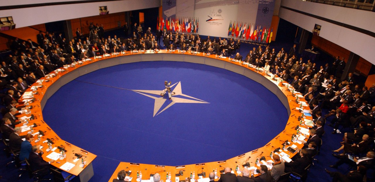 НАТО решительно осуждает недавние вмешательства РФ в выборы и референдумы в странах-союзниках - фото 1