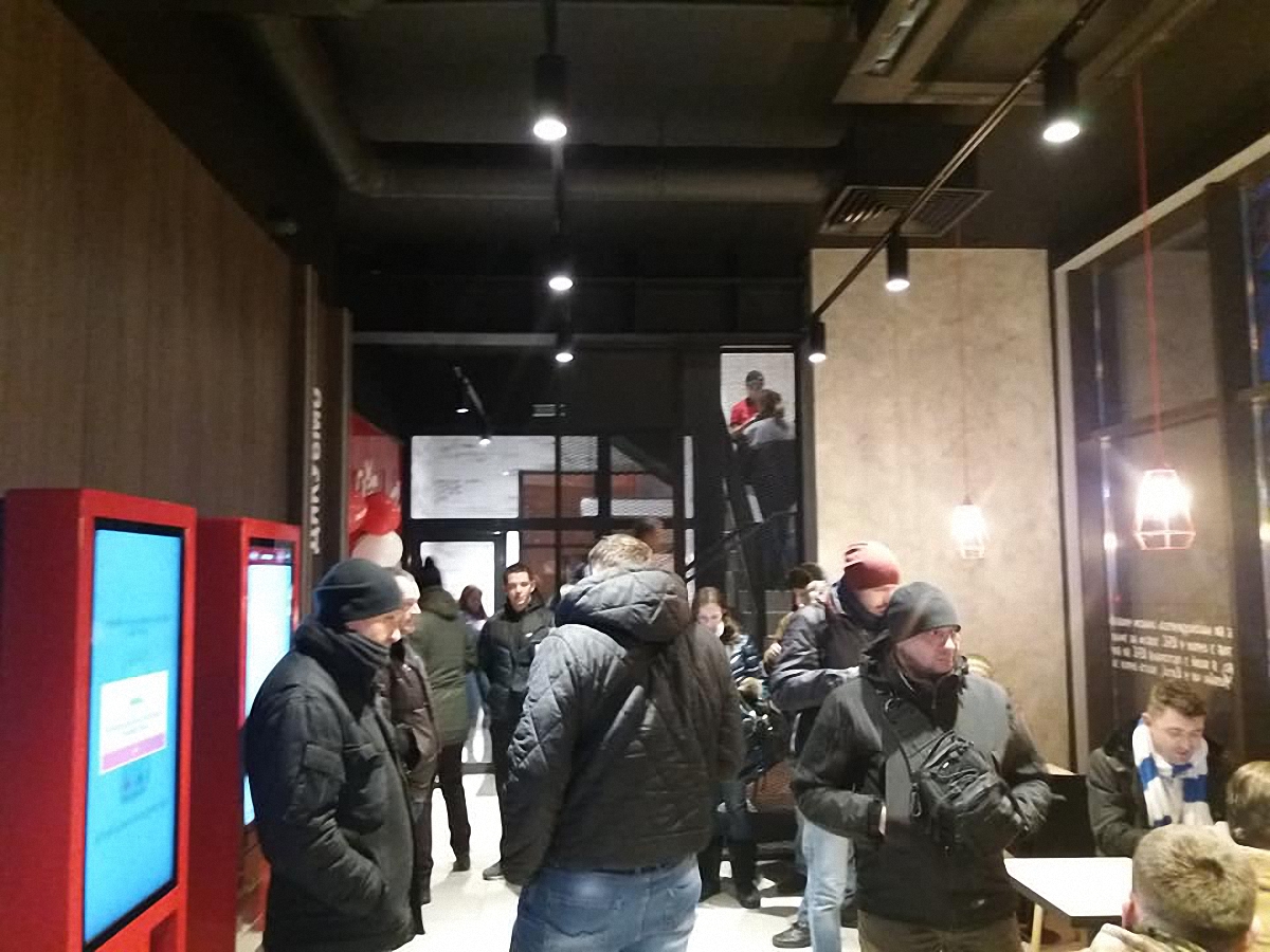 Активисты добились "временного" закрытия KFC - фото 1