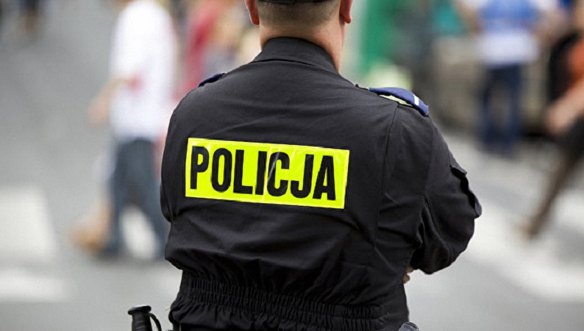 Польская полиция начала расследование из-за наклейки с гербом Украины - фото 1