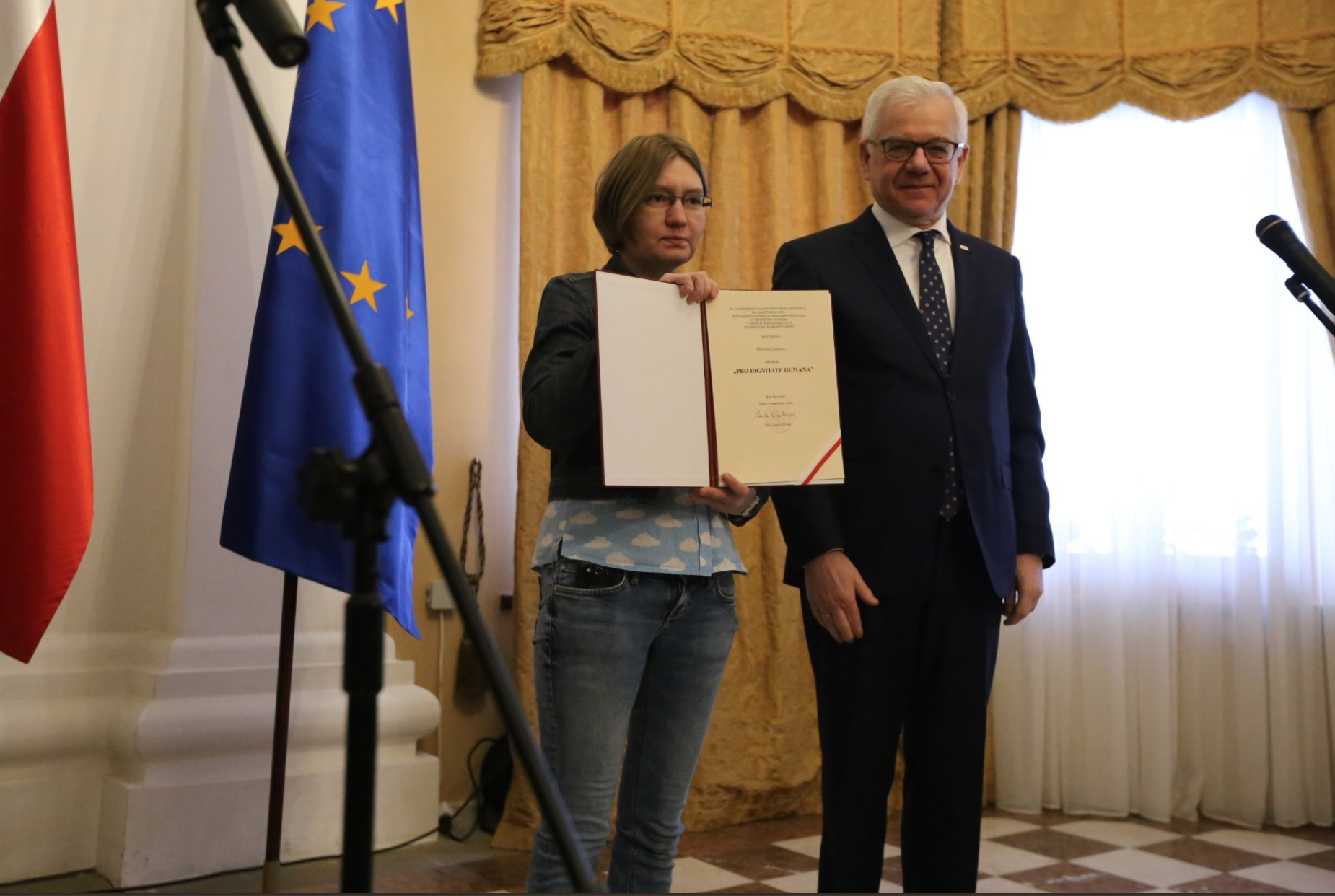 Сенцова отметили премией «За человеческое достоинство»  — награду получила его сестра - фото 1