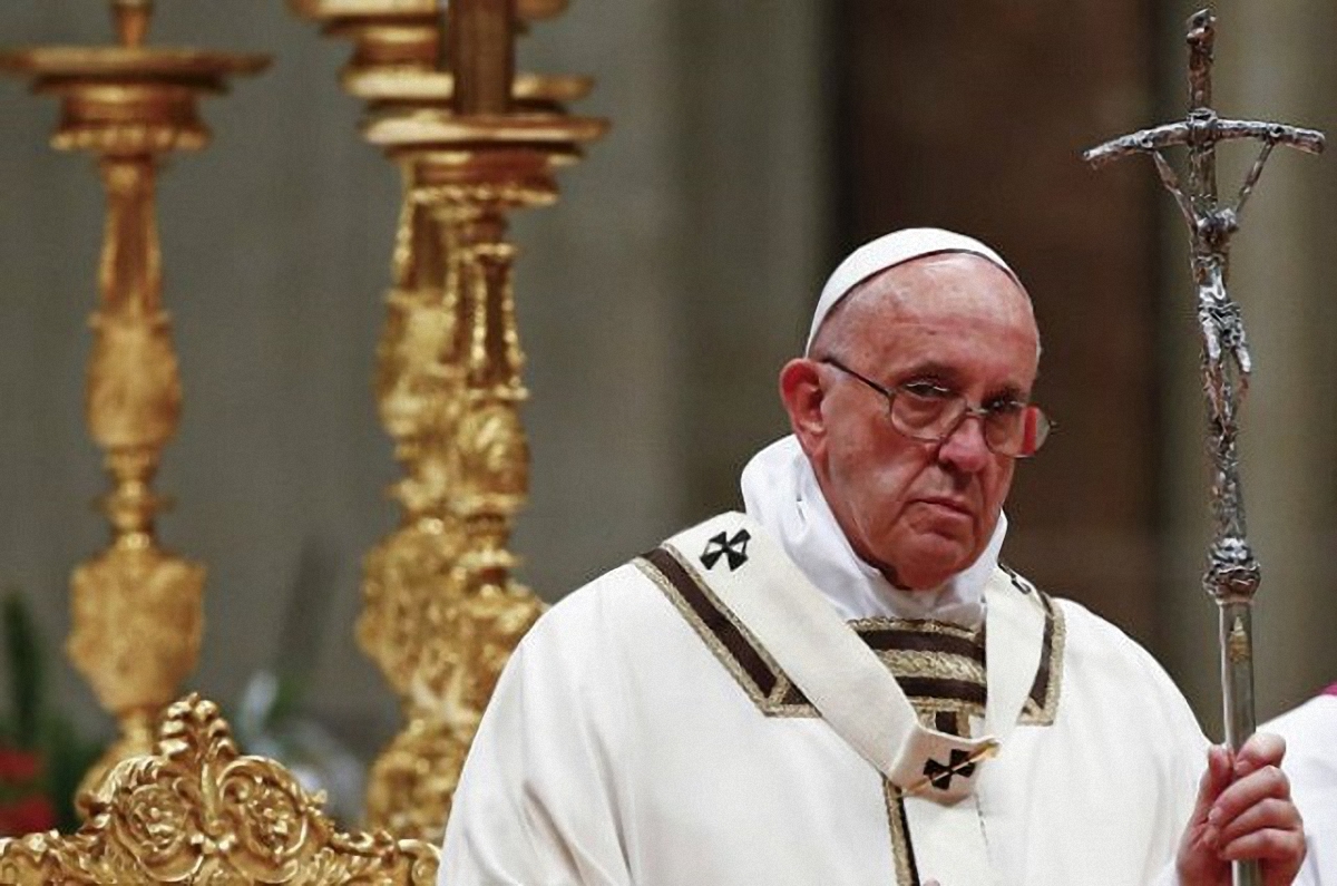 Папа Римский осудил священников-гомосексуалистов - фото 1