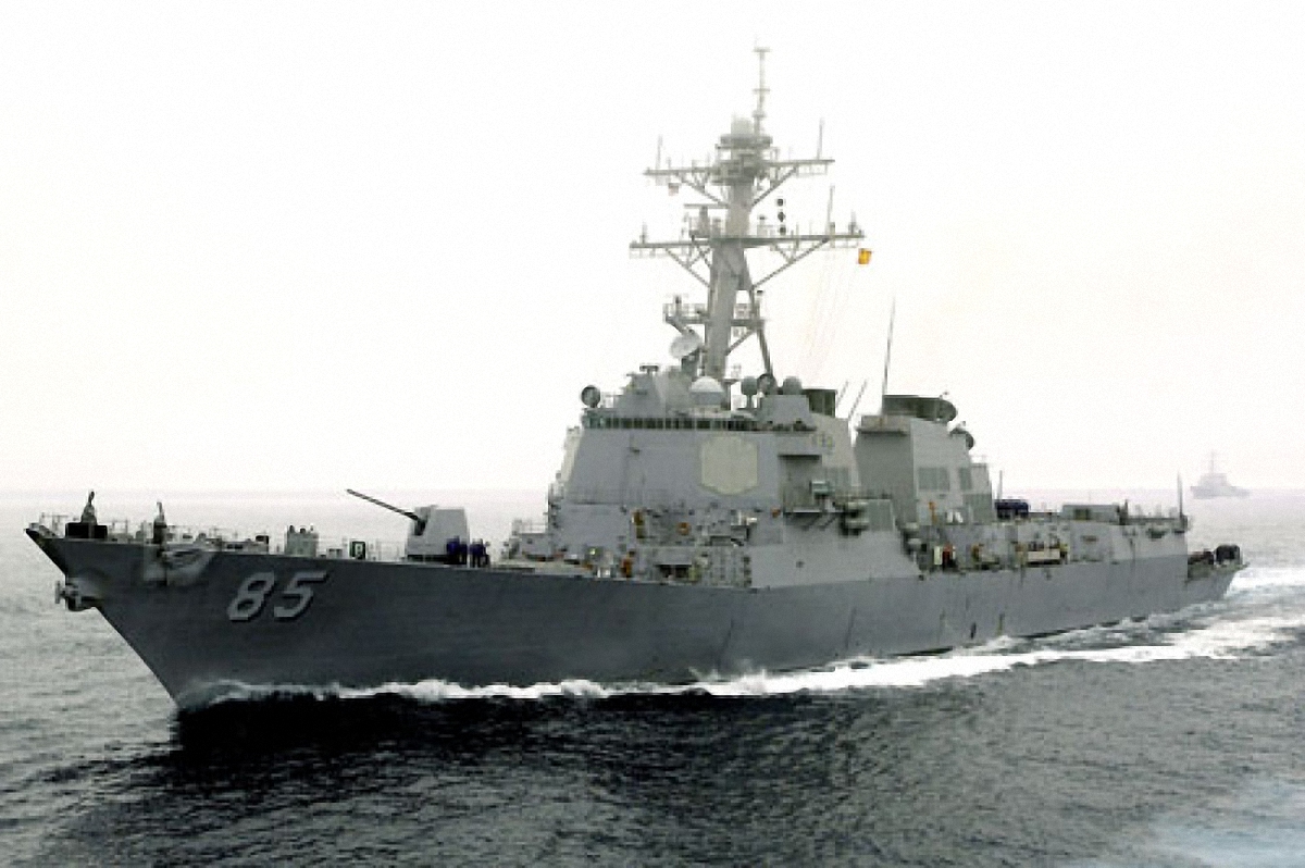 USS McCampbell заставил русских террористов понервничать - фото 1