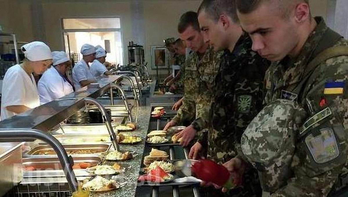 Бойцы ВСУ массово отравились в части в Василькове - фото 1