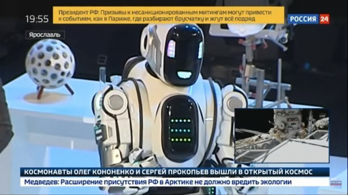 Россия решила кичиться современным роботом, а он оказался человеком - фото 1