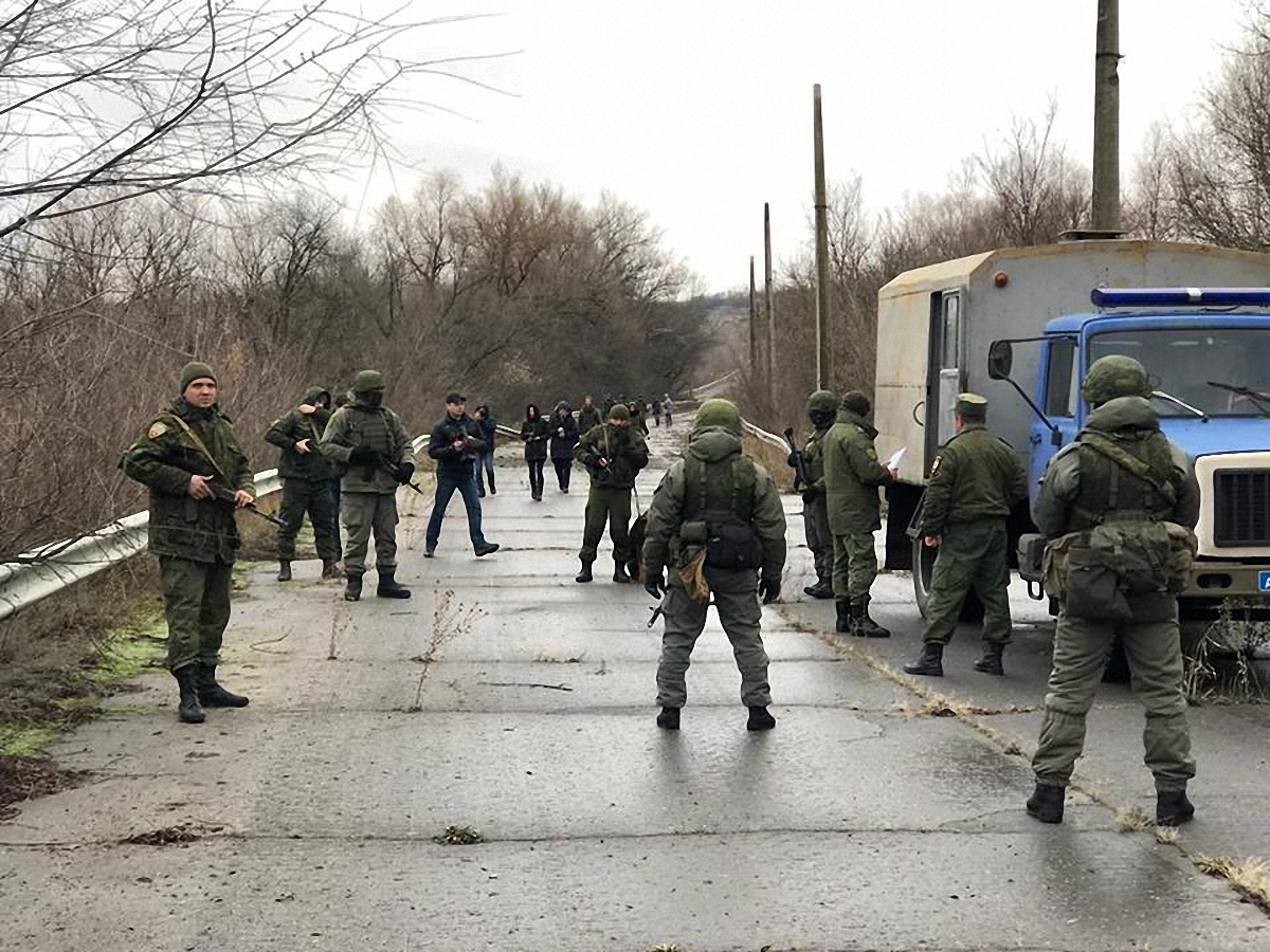 Луганские террористы передали заключенных Украине - фото 1