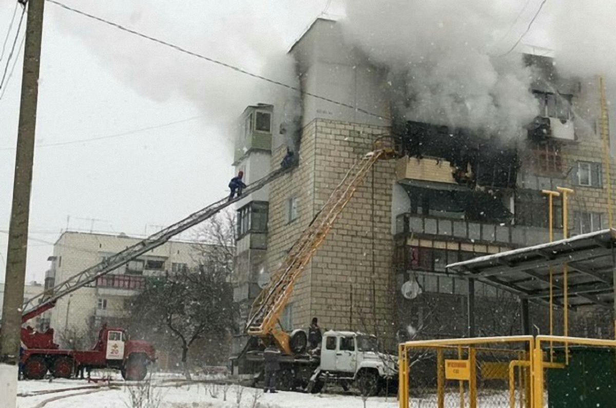 В жилом доме Одесской области из-за петард сгорели несколько квартир - фото 1