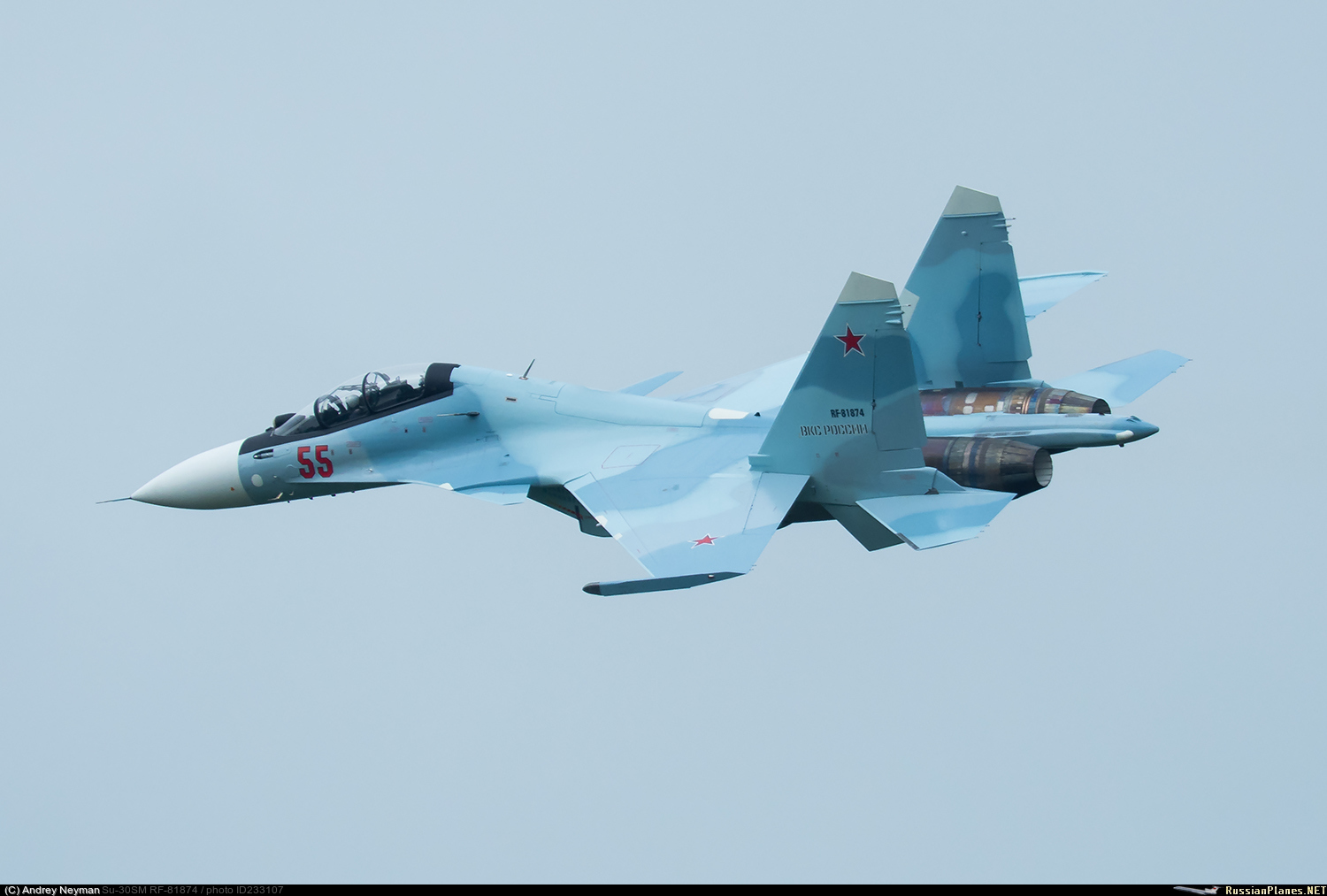 15 декабря, при заходе на посадку в пределах планового полета разбился самолет Су-27. Его пилот погиб - фото 1