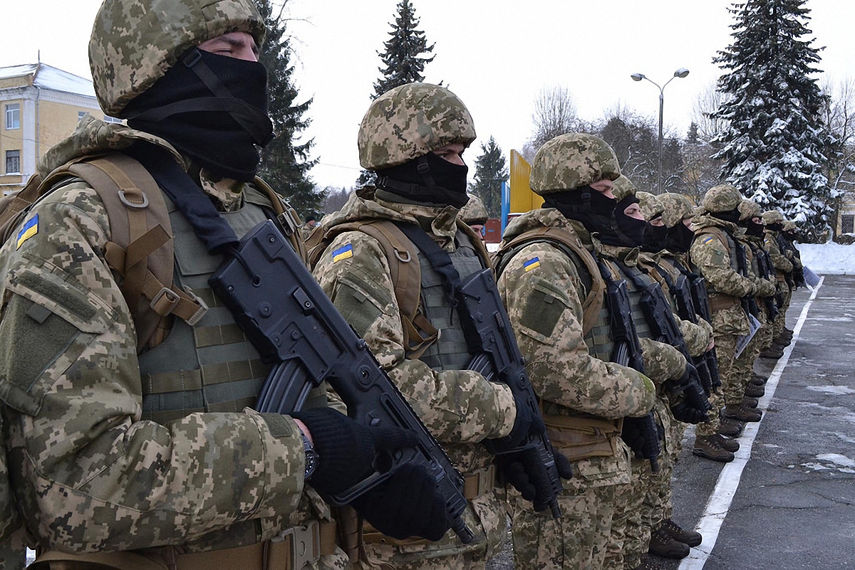 Министр обороны подписал указ о повышении зарплаты военным - фото 1