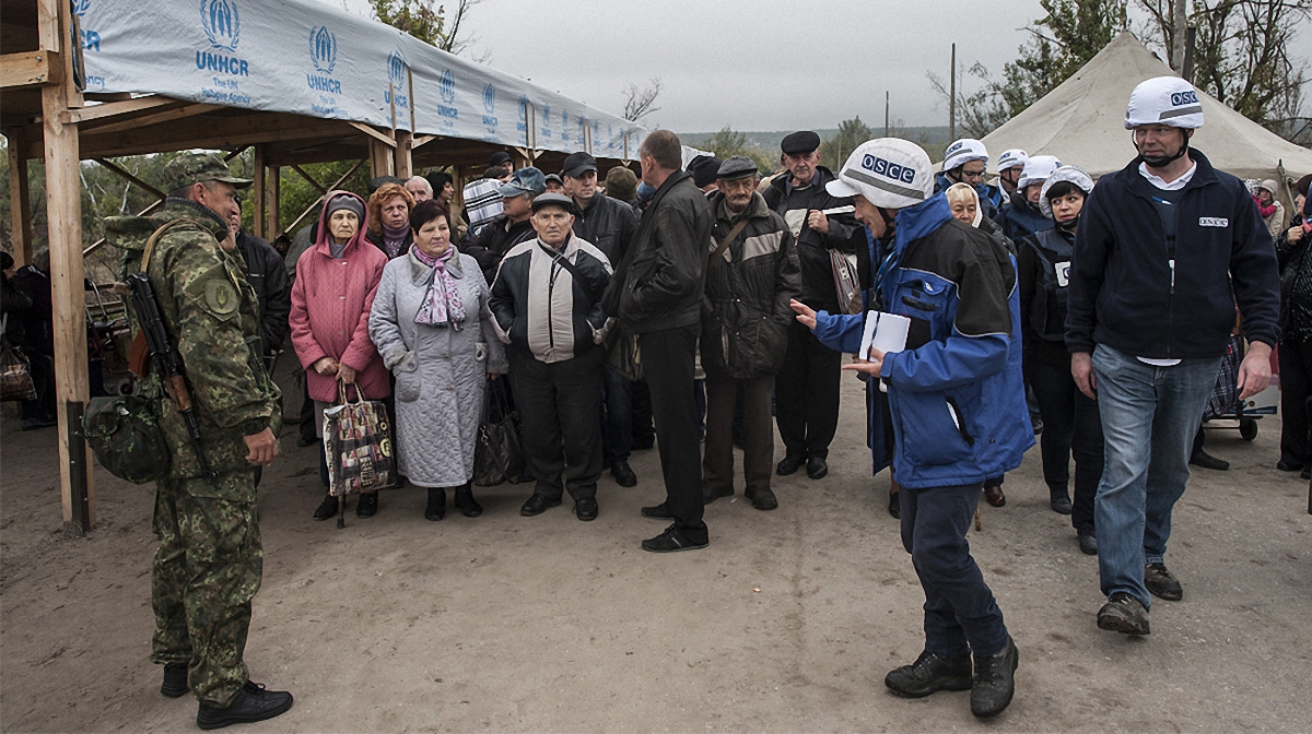 На Донассе в очереди при переходе через КПВВ умерли двое пенсионеров - фото 1