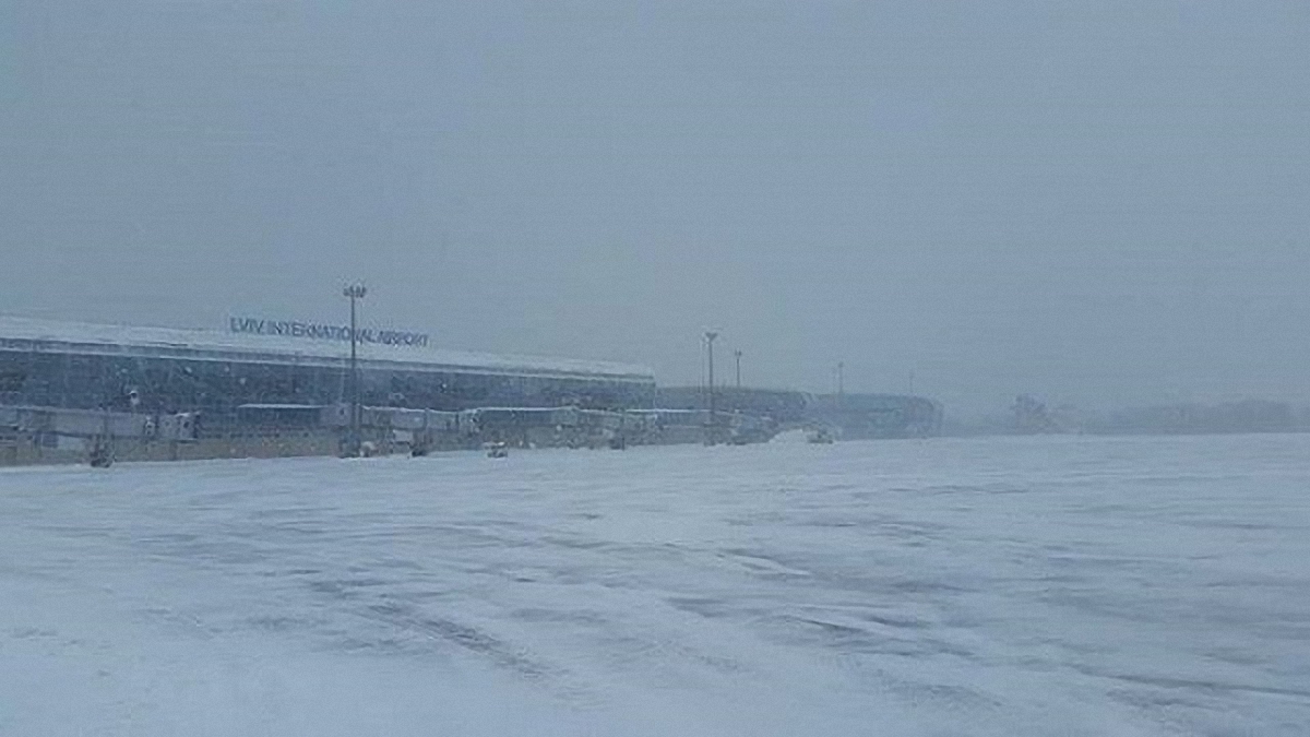 В аэропорт Львова задерживается прилет самолетов - фото 1