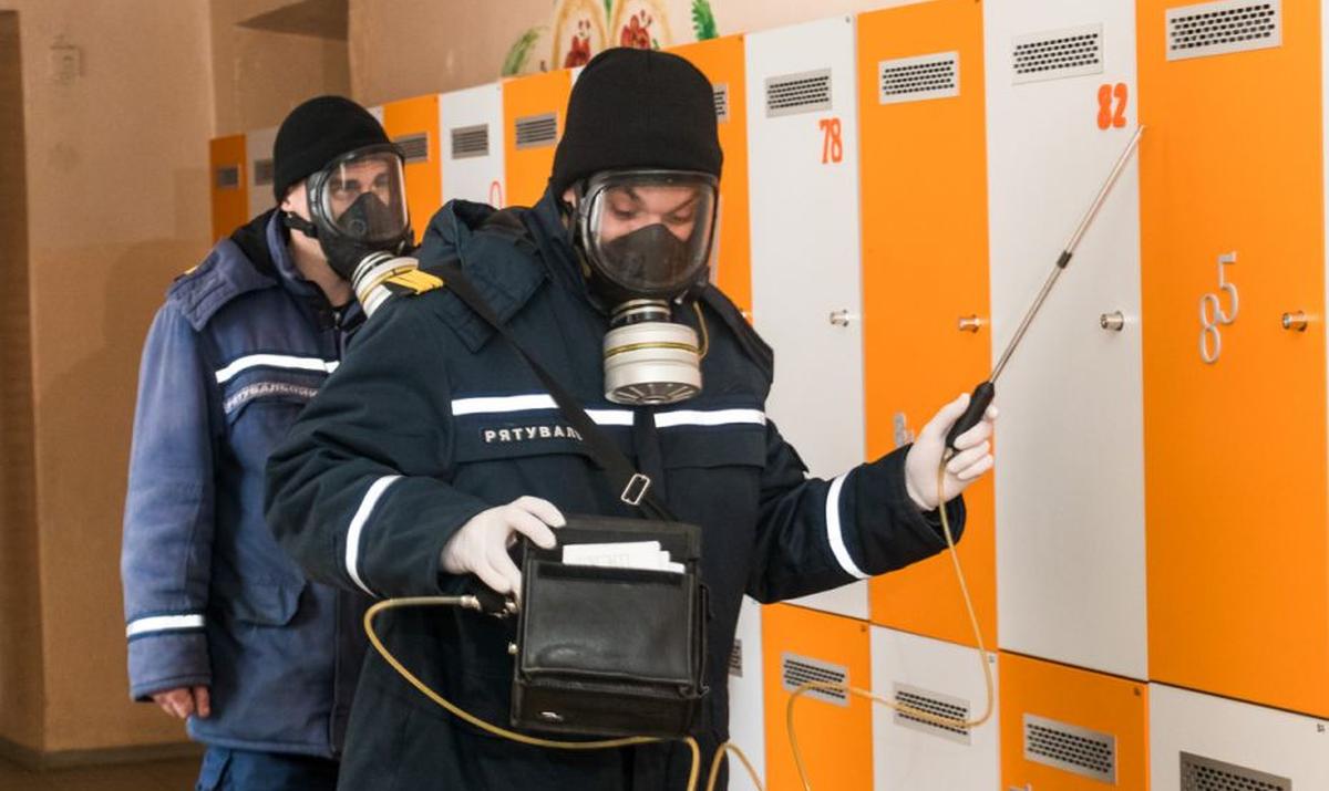 Всю школу пришлось эвакуировать из-за горе-ученика - фото 1