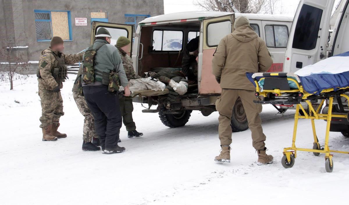 Русские ранили четверых бойцов ВСУ и убили капеллана - фото 1