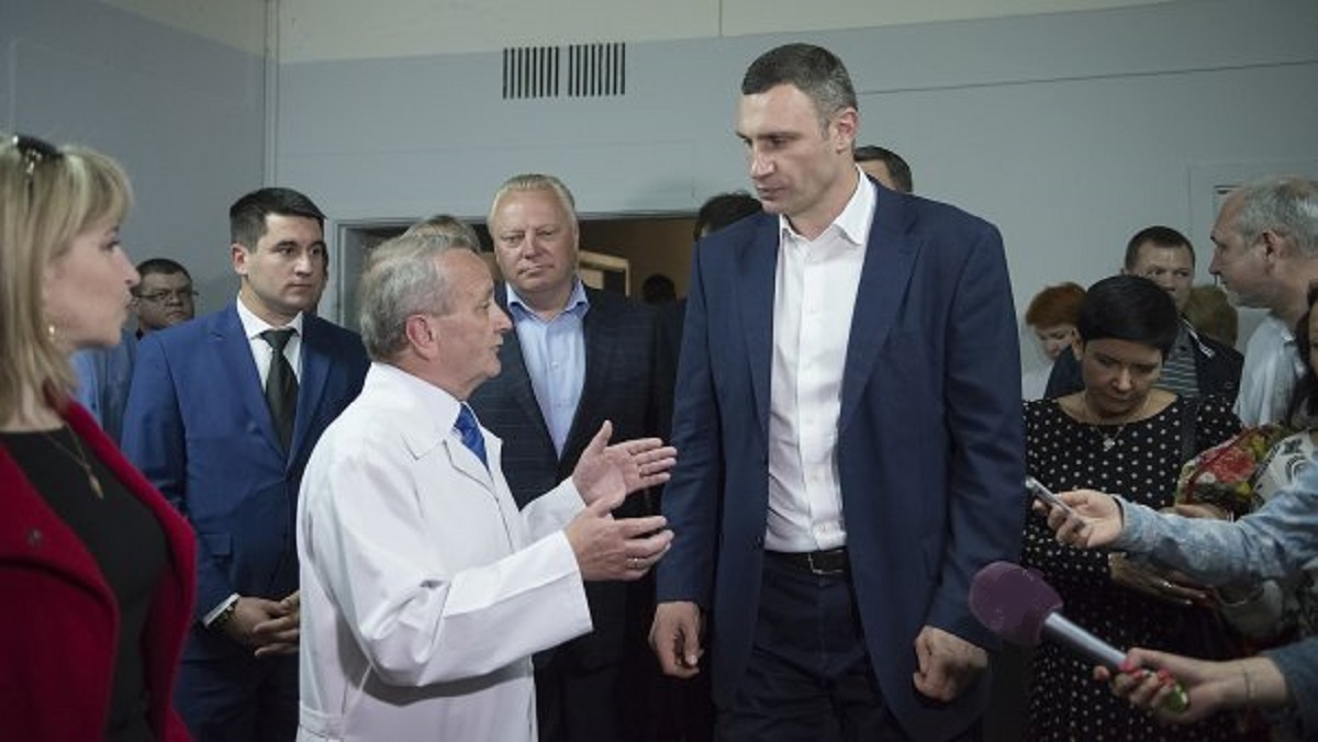 Кличко угодил в больницу Австрии - фото 1