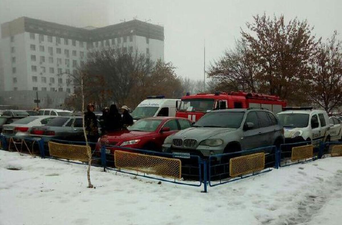 Из больницы №8 эвакуировали тысячу человек - фото 1