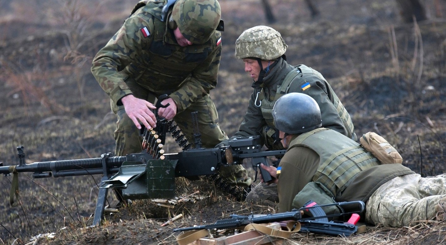 Война на Донбассе: украинские военные уничтожили двоих боевиков - фото 1