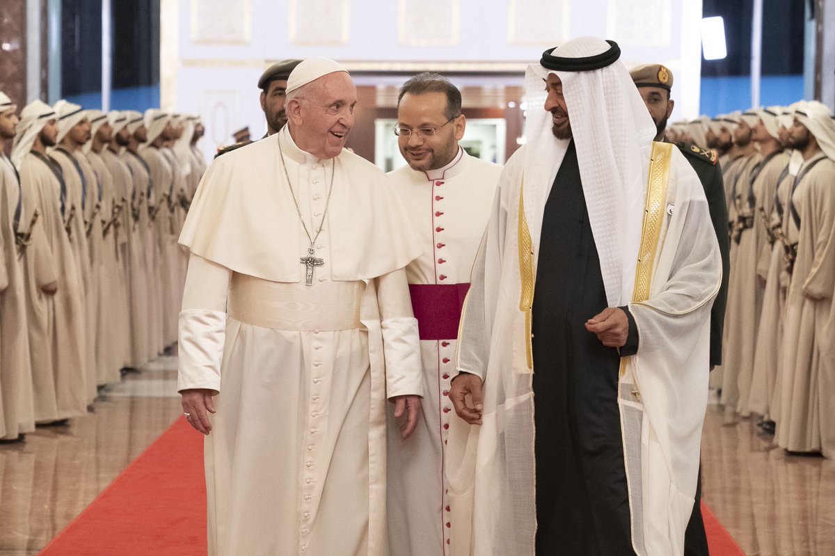 Папа Римский впервые прибыл в Объединенные Арабские Эмираты - фото 1