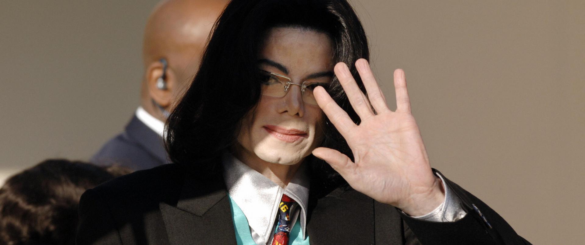 Тело Майкла Джексона хотят эксгумировать - фото 1