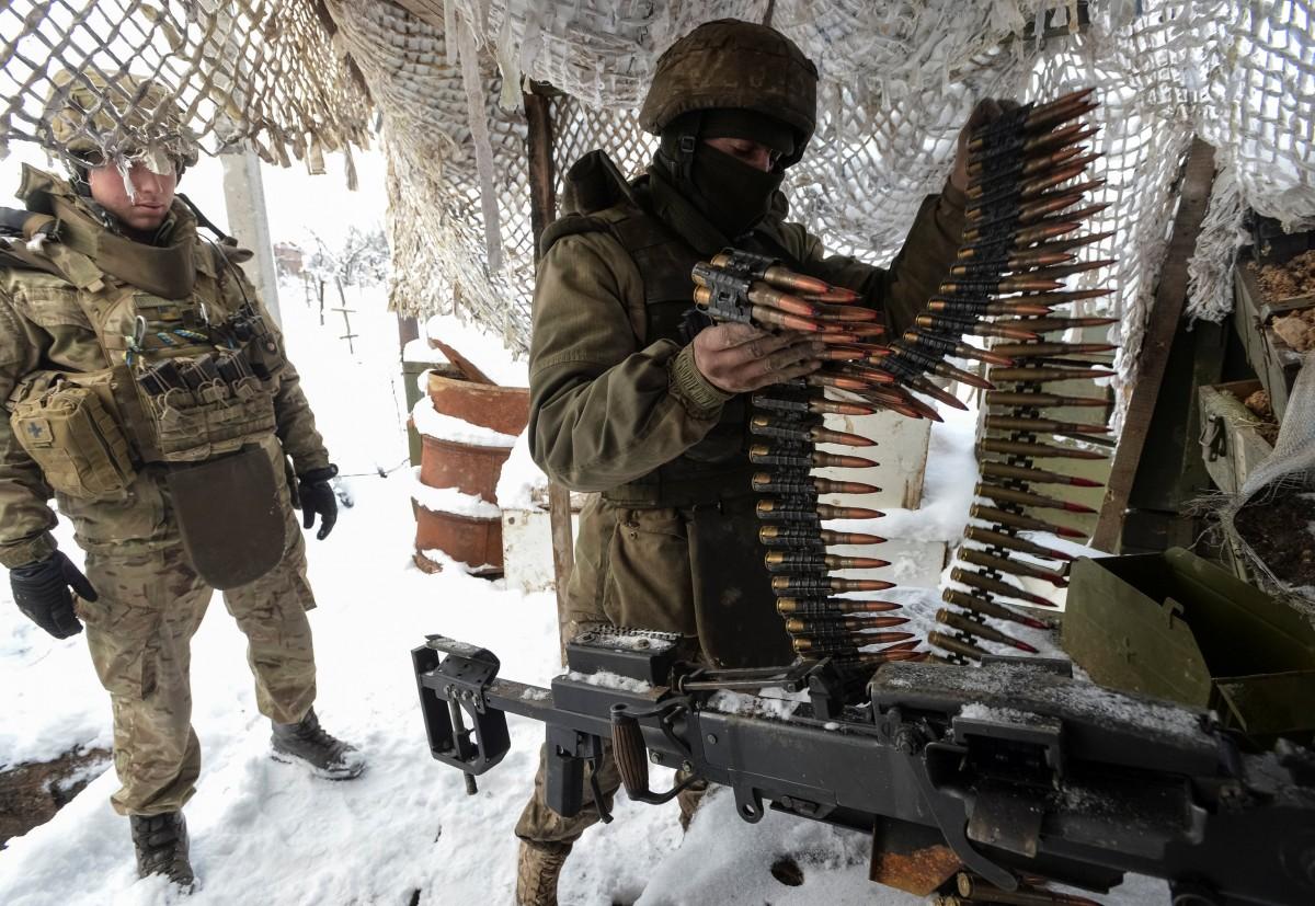 Украинские военные отвечали террористам огнем на подавление - фото 1