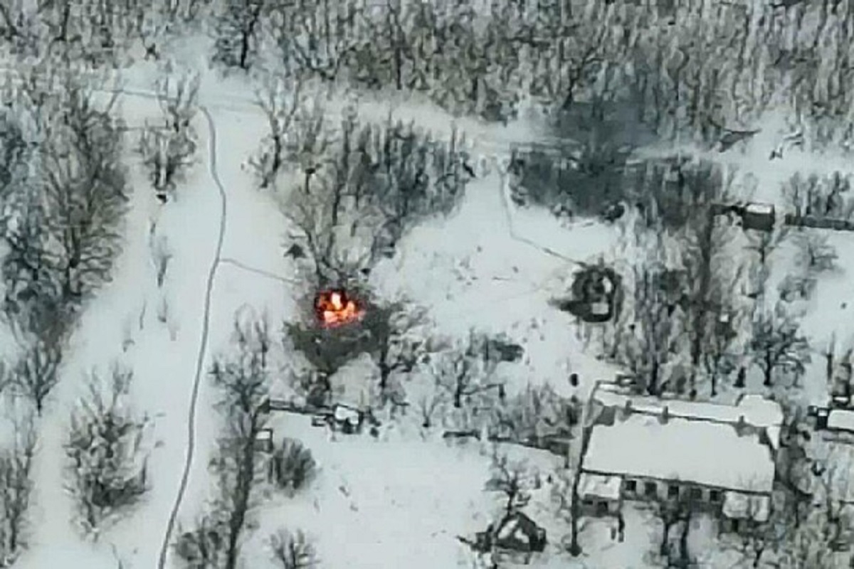 Украинские военные благодаря БПЛА уничтожили бронетехнику боевиков на Донбассе - фото 1