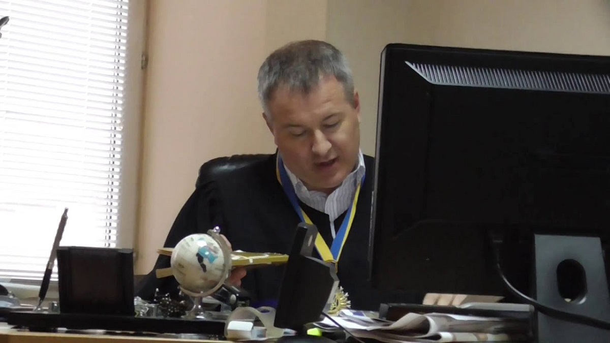 Константина Васалатия, который вершил правосудие над Януковичем, отстранили - фото 1