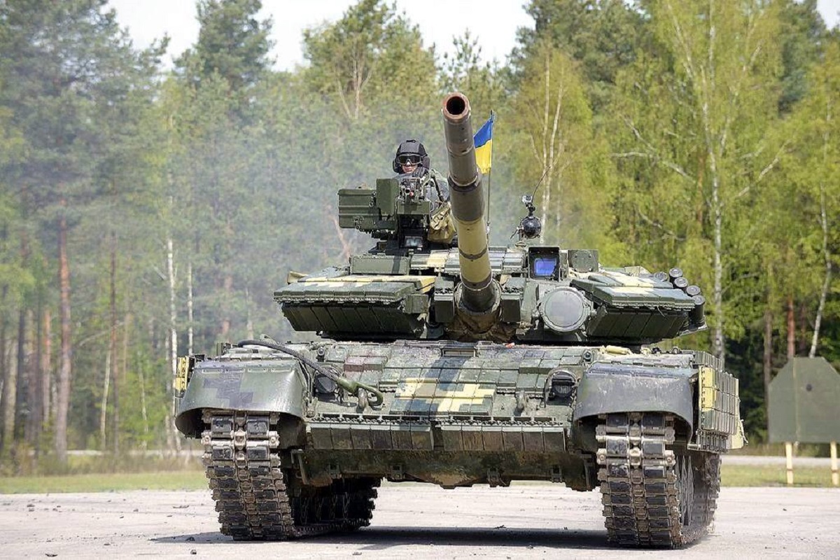 ВСУ получили более 100 новых танков - фото 1