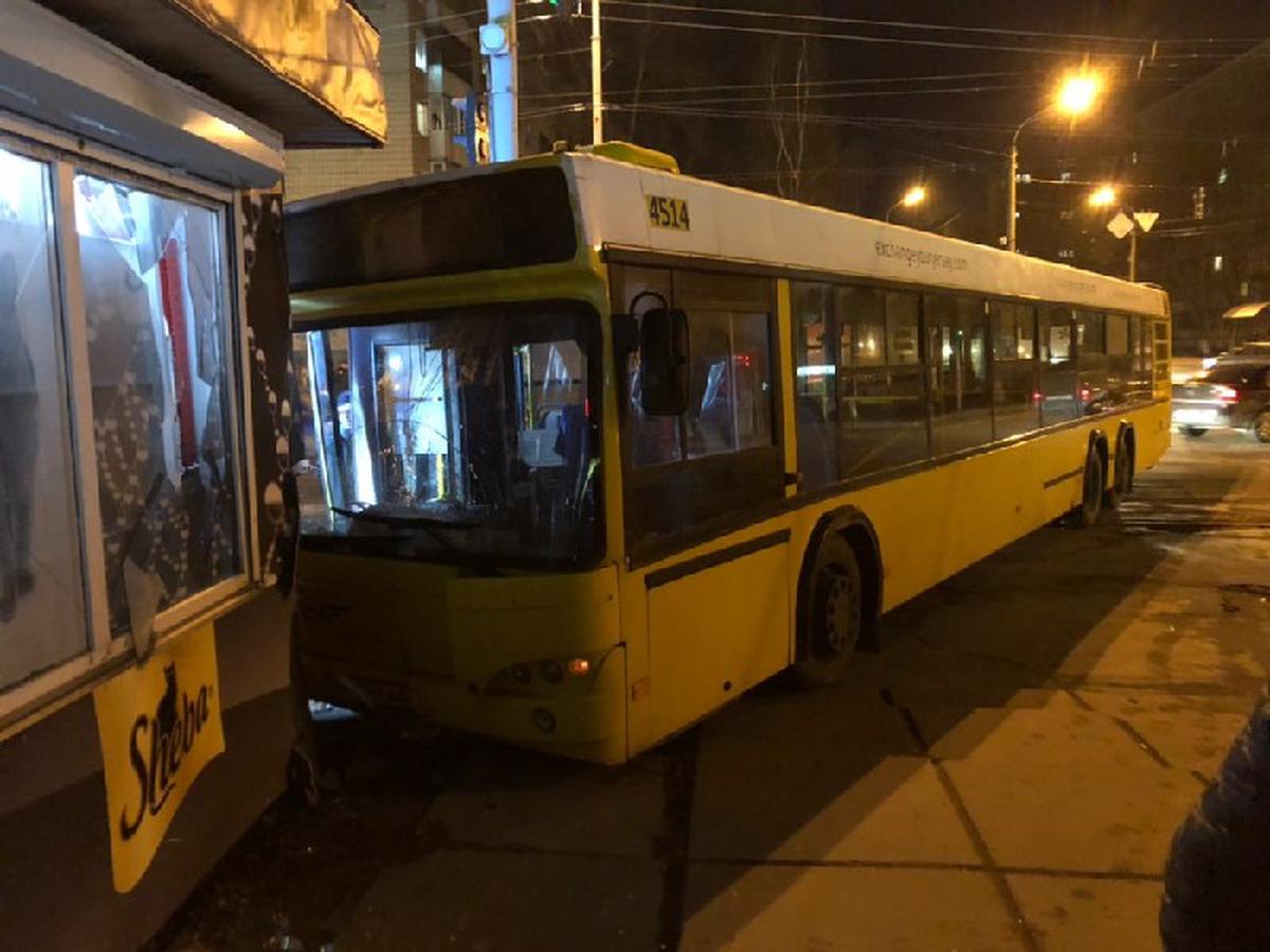 Водителя автобуса госпитализировали в больницу - фото 1