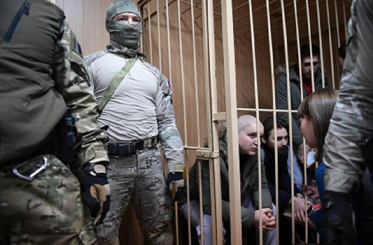Россия продлила арест 20 захваченным украинским морякам - фото 1