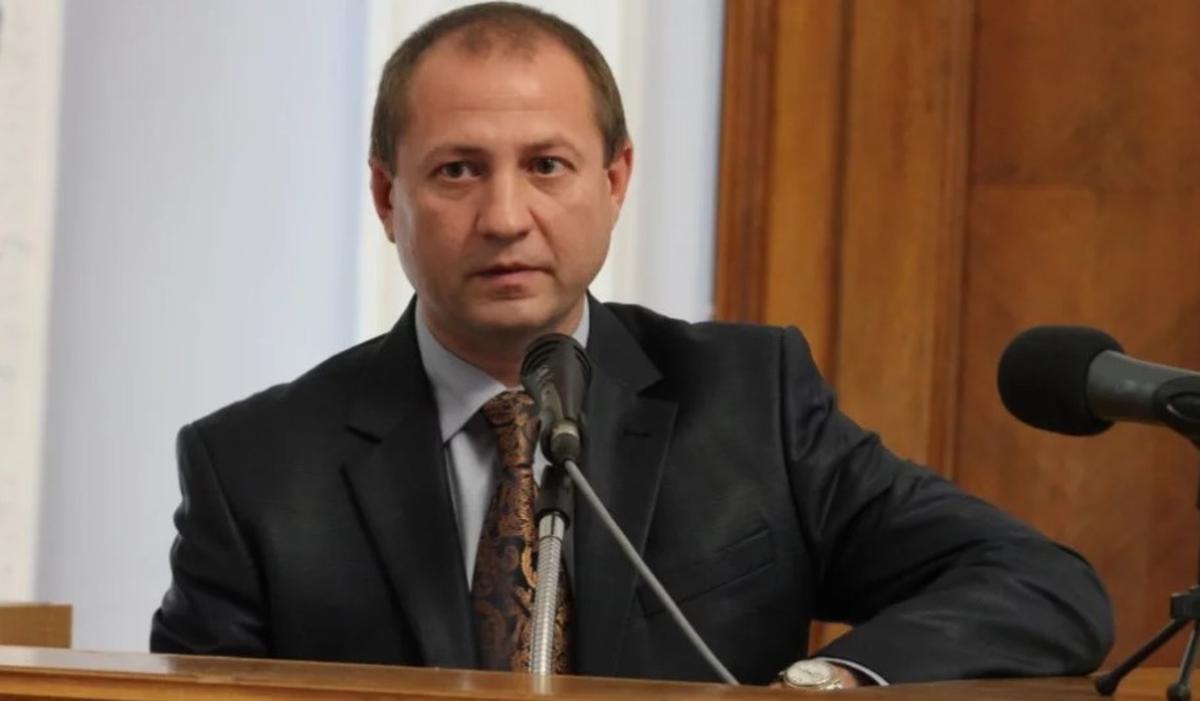 У обычного чиновника Юрия Степанца нашли сотни тысяч гривен - фото 1