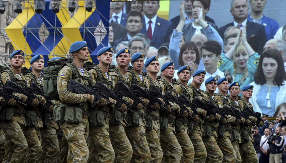 Украинским военным увеличат зарплату - фото 1