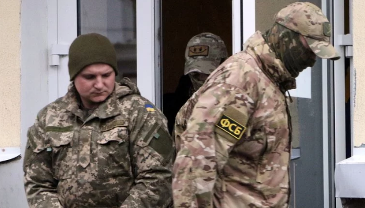 Украинских моряков все признают военнопленными, кроме русских - фото 1