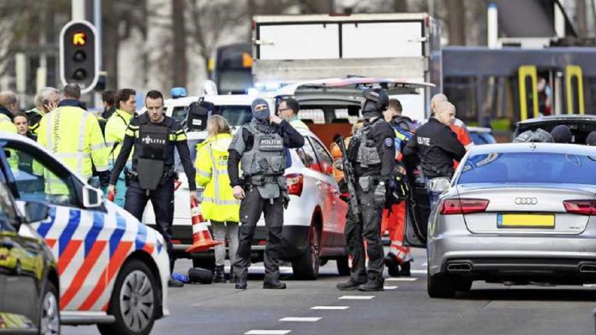 Террорист устроил стрельбу в Голландии - фото 1