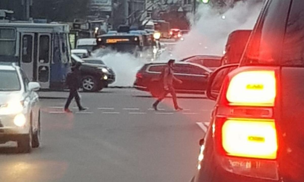 В Киеве произошло ДТП с возгоранием - фото 1