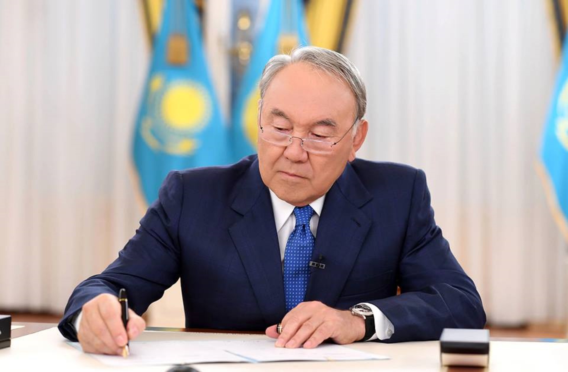 Назарбаев проводит операцию транзит - фото 1