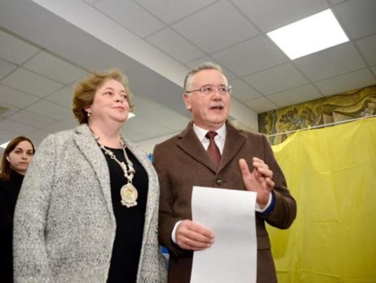 Жена Гриценко не смогла проголосовать  - фото 1